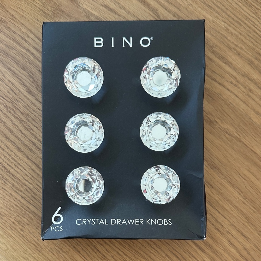 BINO Crystal Drawer Knobs Set 6 NWT